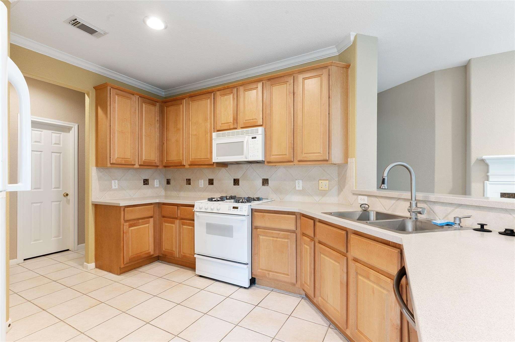 4302 Country Oaks Court Spring, TX 77388 - Photo 10 of 25 a kitchen with stainless steel appliances granite countertop a sink and cabinets