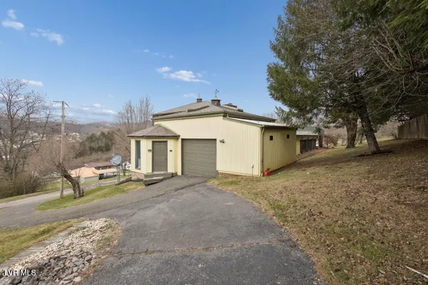 $424,000 | 43 Redwood Drive, Honaker, VA 24260