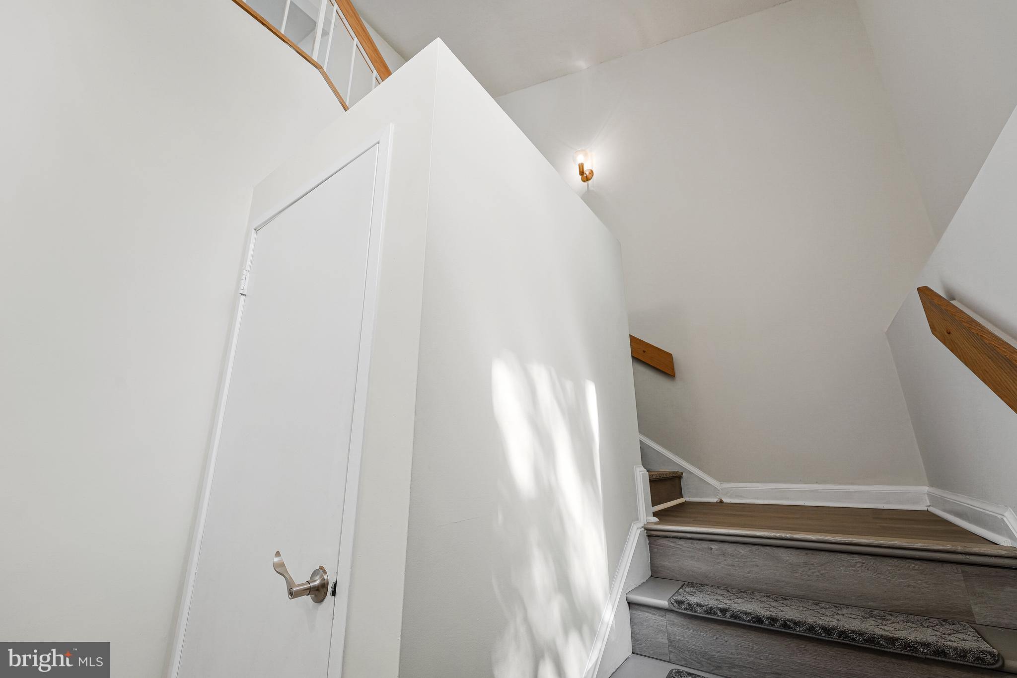 1964 Villaridge Drive Reston, VA 20191 - Photo 6 of 27 a view of entryway