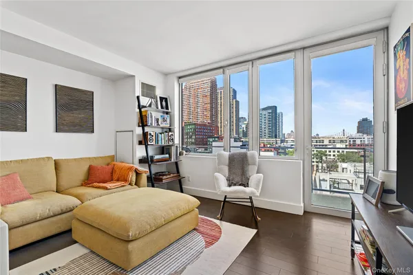 $1,175,000 | 519 Borden Avenue, Unit 7B | Long Island City