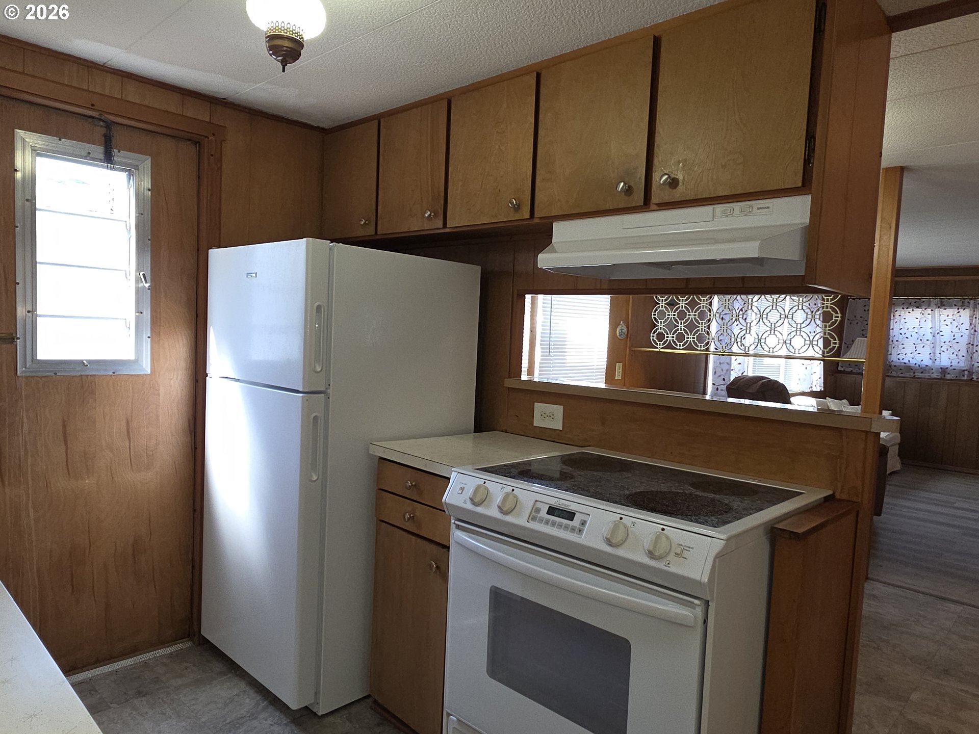 3203 Southeast Vineyard Road, Unit 44 Milwaukie, OR 97267 - Photo 16 of 38 a kitchen with a stove and a refrigerator