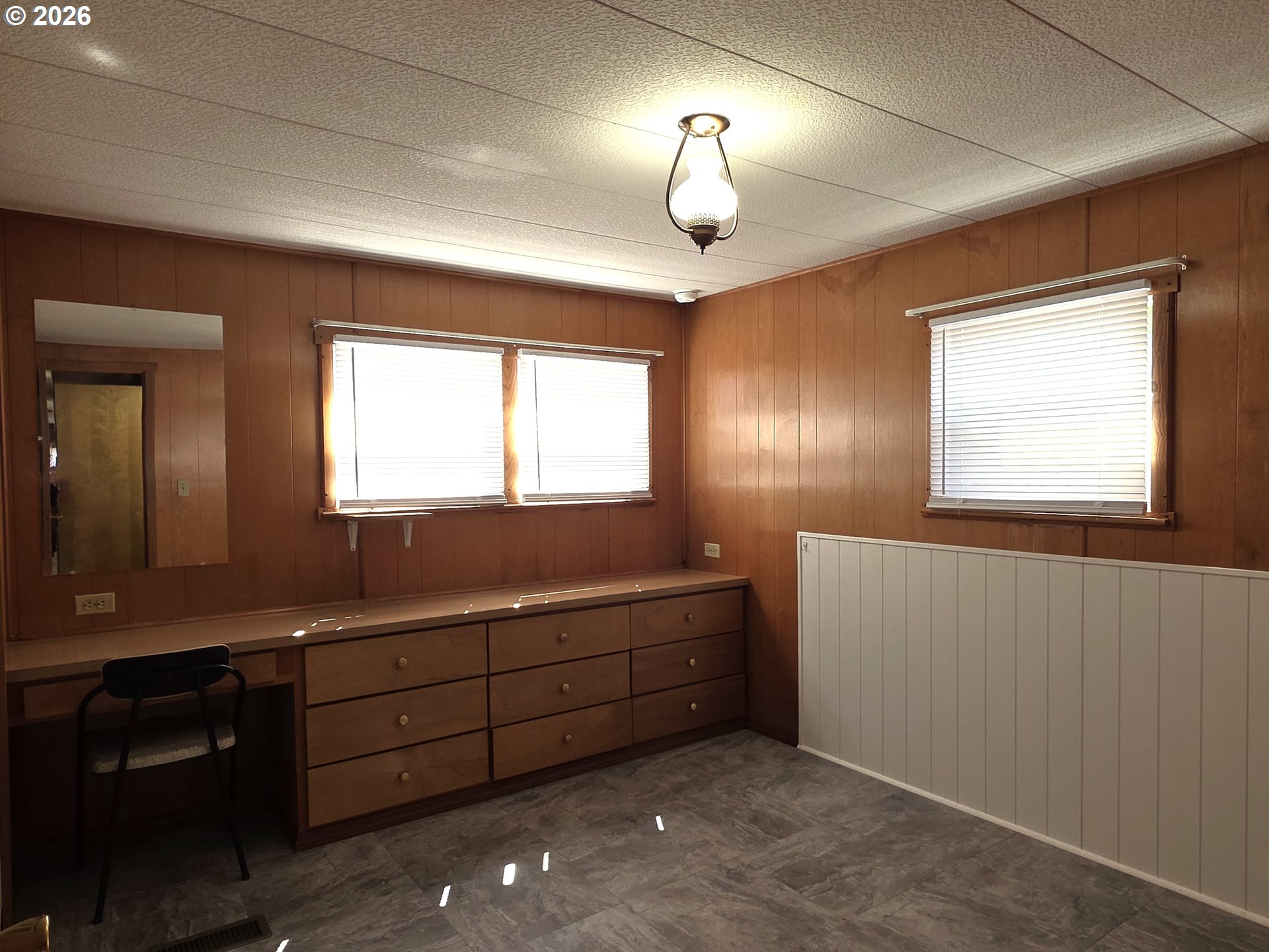 3203 Southeast Vineyard Road, Unit 44 Milwaukie, OR 97267 - Photo 24 of 38 a room with window and lamp