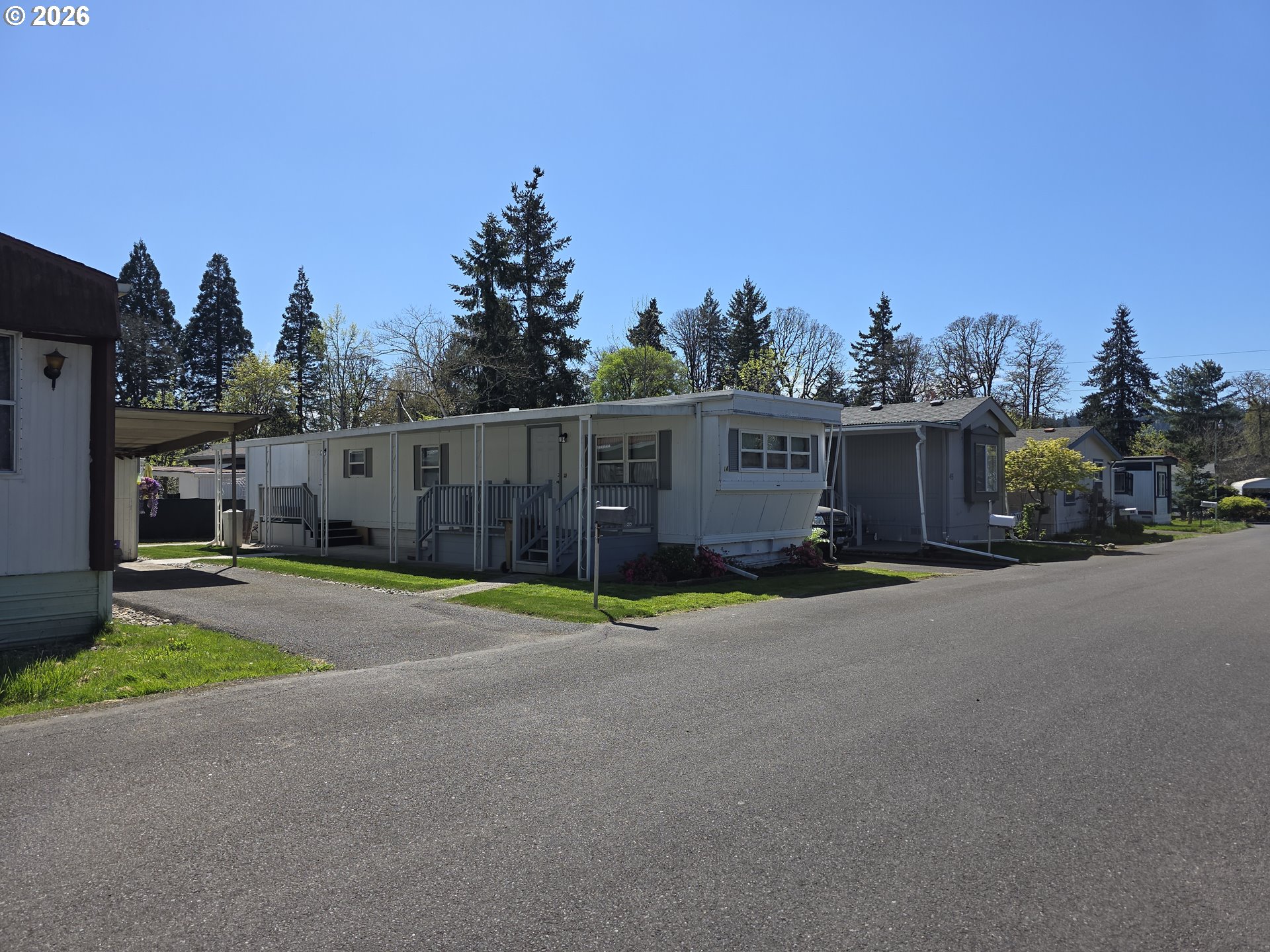 3203 Southeast Vineyard Road, Unit 44 Milwaukie, OR 97267 - Photo 36 of 38 a view of a basketball court