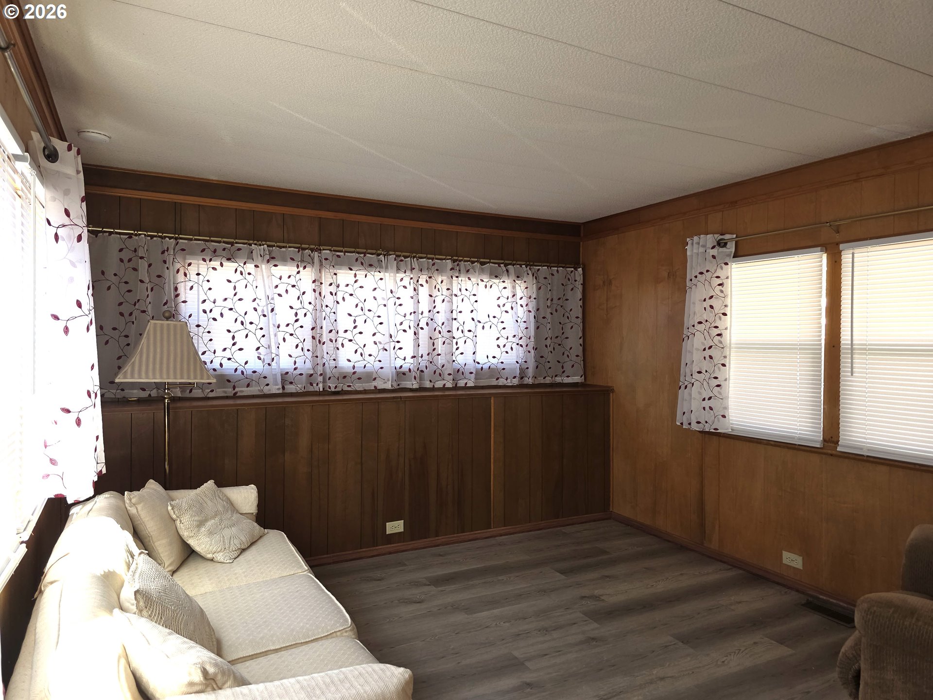 3203 Southeast Vineyard Road, Unit 44 Milwaukie, OR 97267 - Photo 8 of 38 a bedroom with a bed and a window