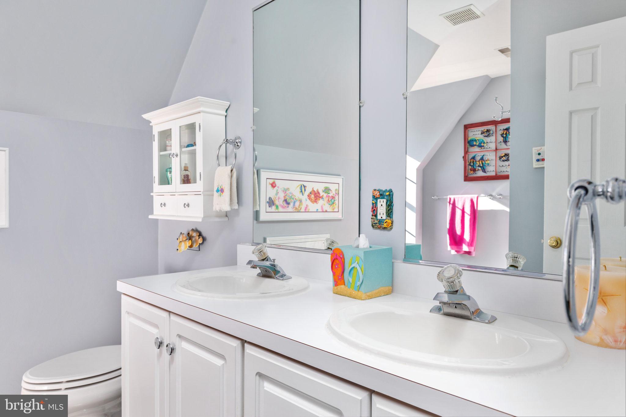 19821 Foggy Bottom Road Bluemont, VA 20135 - Photo 25 of 63 UPPER LEVEL SHARED BATH