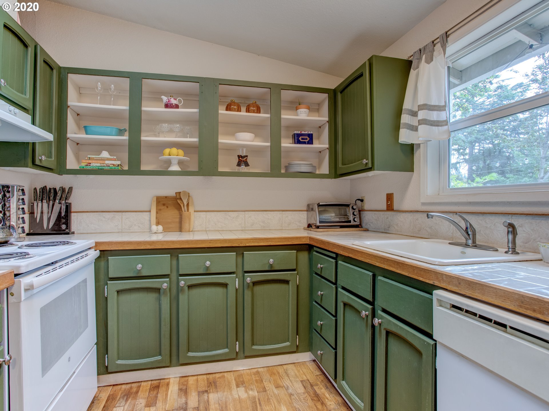 2801 Southwest Spring Garden Street Portland, OR 97219 - Photo 8 of 24 Gallery Image 8