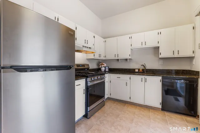 $269,000 | 20 Cherokee Court, Unit 20, Cromwell, CT 06416