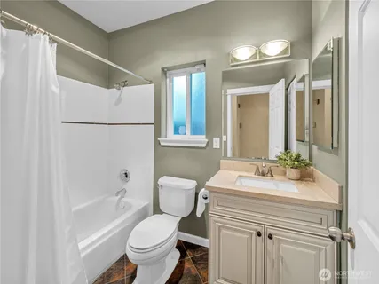 $492,500 | 6100 Northeast 181st Street, Unit 4, Kenmore, WA 98028