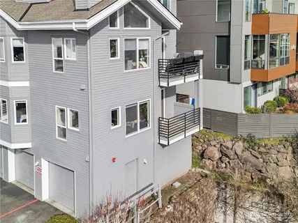 $492,500 | 6100 Northeast 181st Street, Unit 4, Kenmore, WA 98028