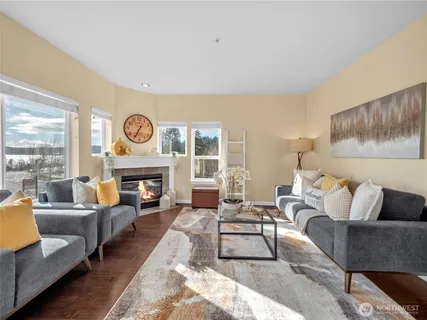 $492,500 | 6100 Northeast 181st Street, Unit 4, Kenmore, WA 98028