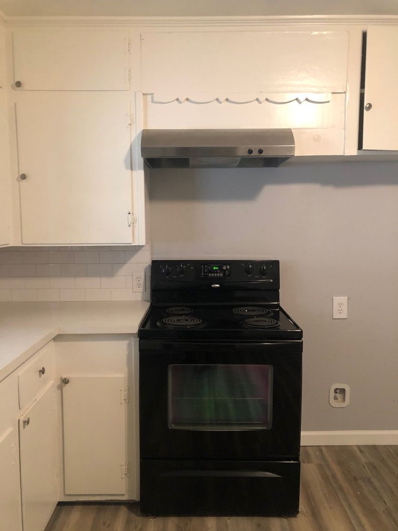 503 Willow Avenue Cleveland, TX 77327 - Photo 7 of 17 a stove top oven sitting inside of a kitchen