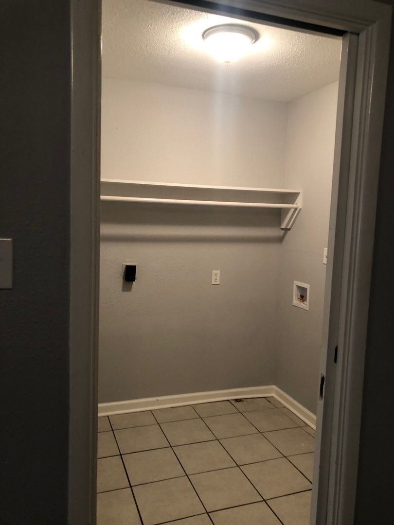 503 Willow Avenue Cleveland, TX 77327 - Photo 9 of 17 a view of utility room