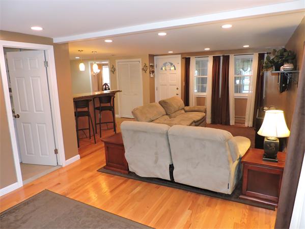 15 Sandra Road Walpole, MA 02032 - Photo 6 of 21 Gallery Image 6