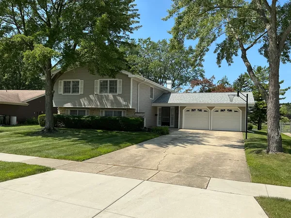 $3,450 | 1930 North Lakeside Plaza, Hoffman Estates, IL 60169