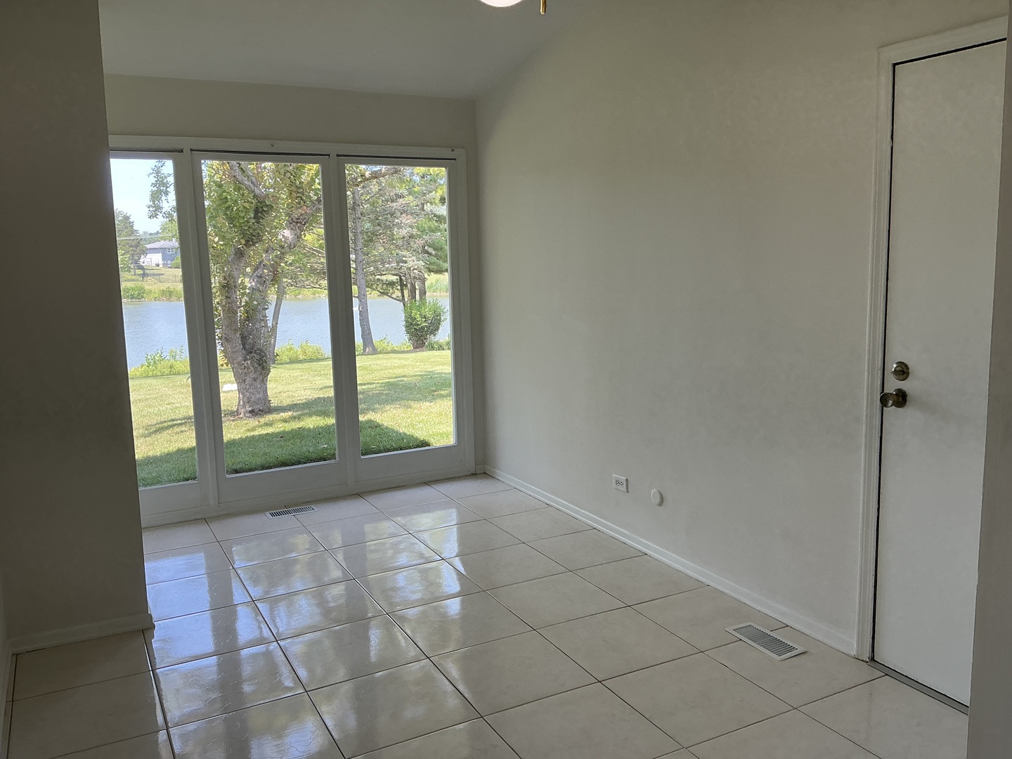 1930 North Lakeside Plaza Hoffman Estates, IL 60169 - Photo 3 of 15 a view of empty room with window