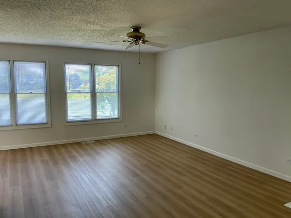 $3,450 | 1930 North Lakeside Plaza, Hoffman Estates, IL 60169