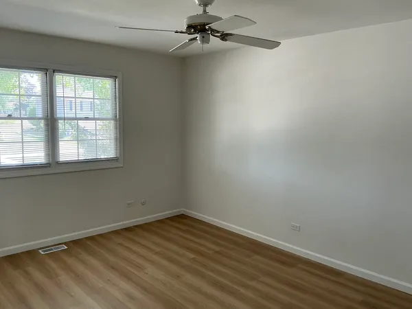 $3,450 | 1930 North Lakeside Plaza, Hoffman Estates, IL 60169