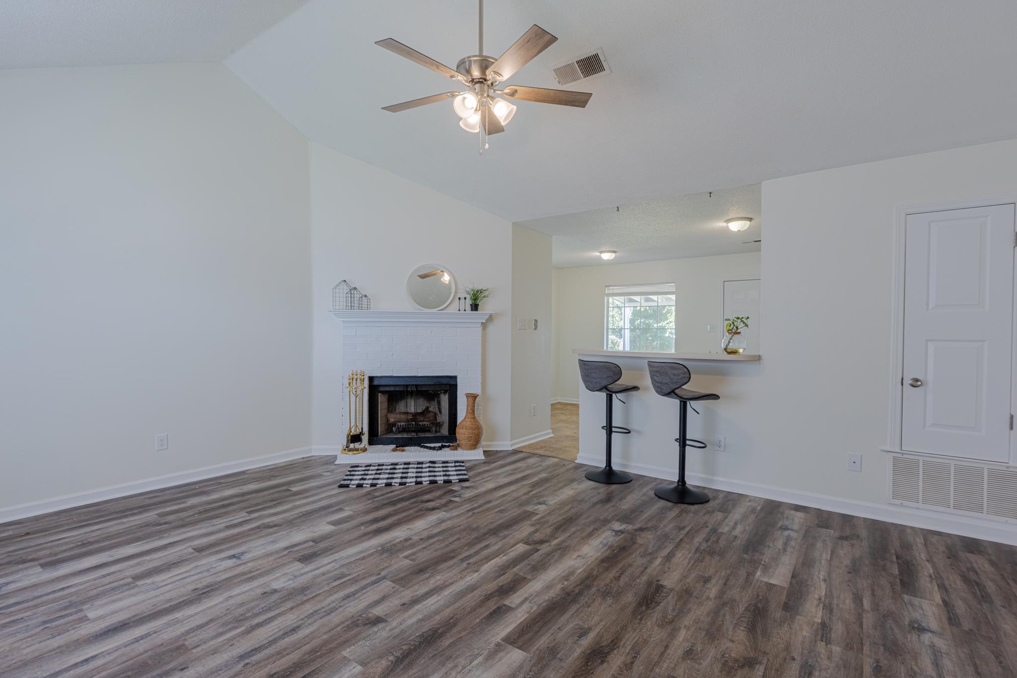 6876 Lagrange Hill Road Cordova, TN 38018 - Photo 4 of 28 Gallery Image 4