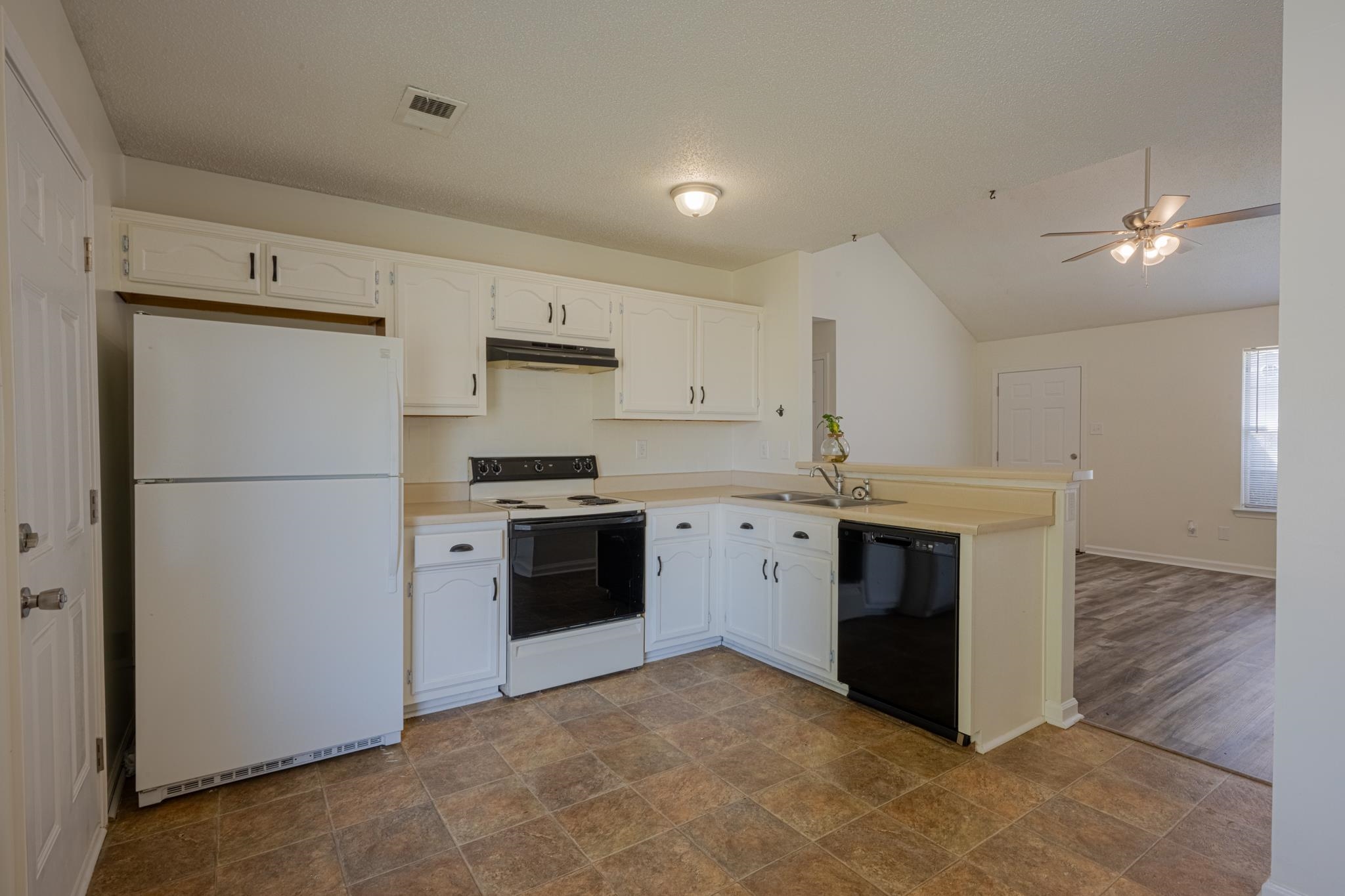 6876 Lagrange Hill Road Cordova, TN 38018 - Photo 8 of 28 Gallery Image 8