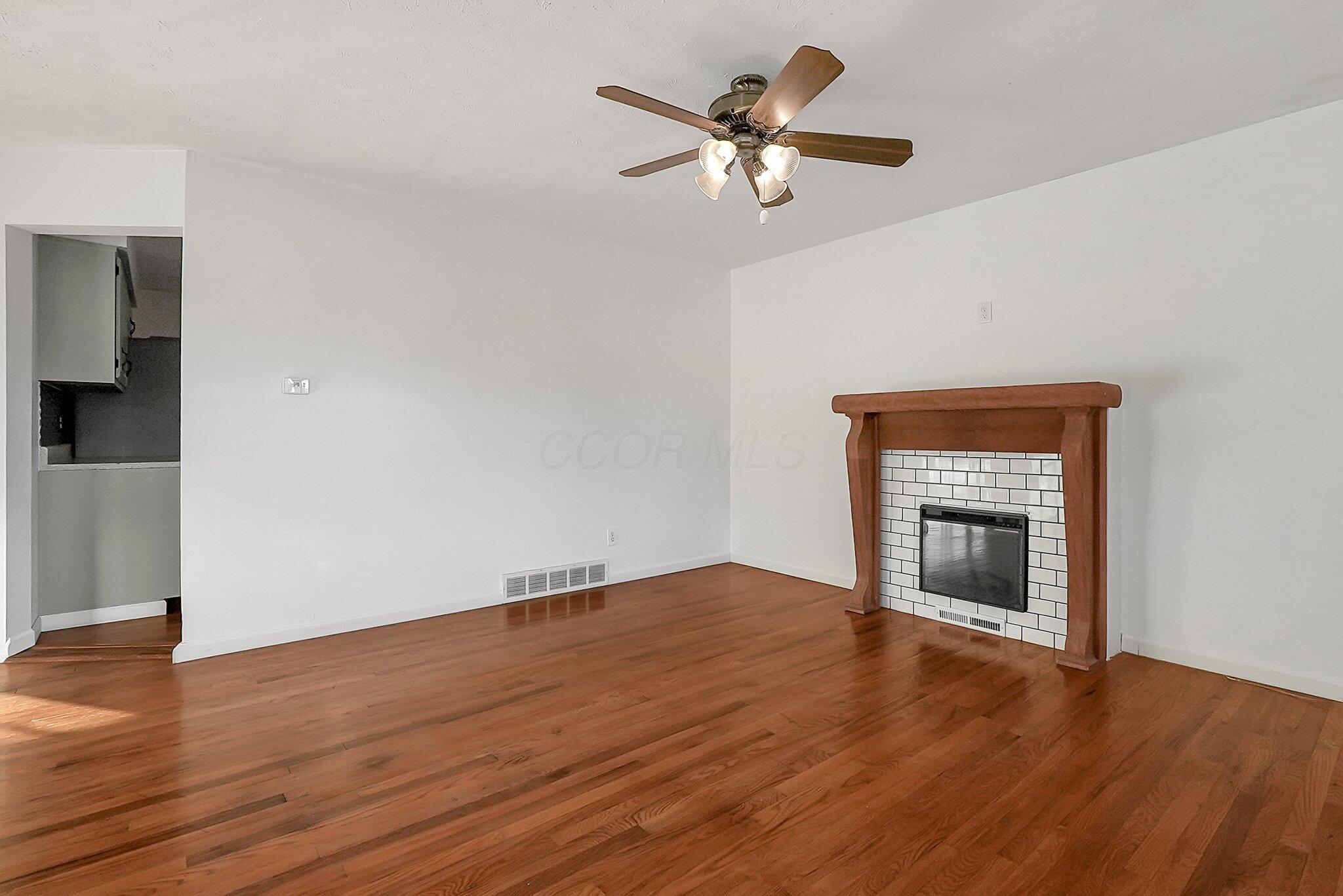 6076 Endicott Road Columbus, OH 43229 - Photo 6 of 27 6-web-or-mls-6076-endicott-rd