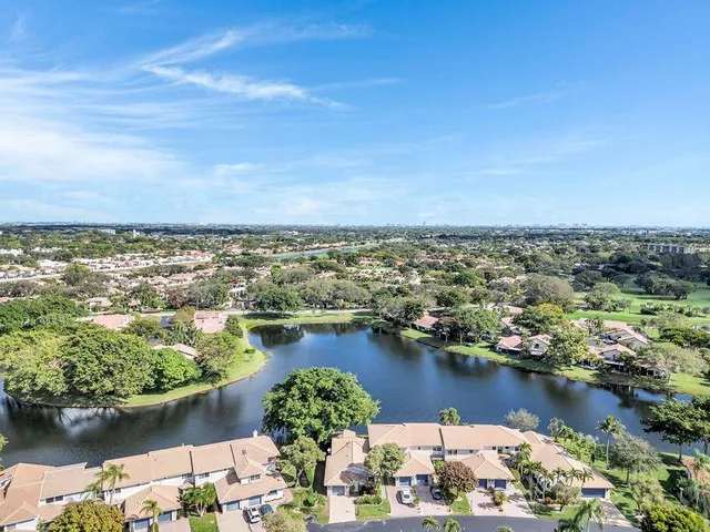 $525,000 | 3143 Deer Creek Lake Shore Drive, Unit 3143, Deerfield Beach, FL 33442