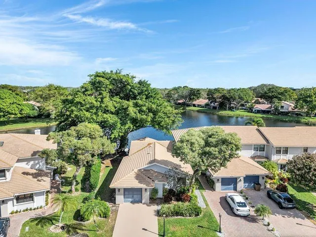 $525,000 | 3143 Deer Creek Lake Shore Drive, Unit 3143, Deerfield Beach, FL 33442