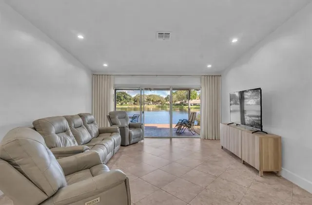 $525,000 | 3143 Deer Creek Lake Shore Drive, Unit 3143, Deerfield Beach, FL 33442