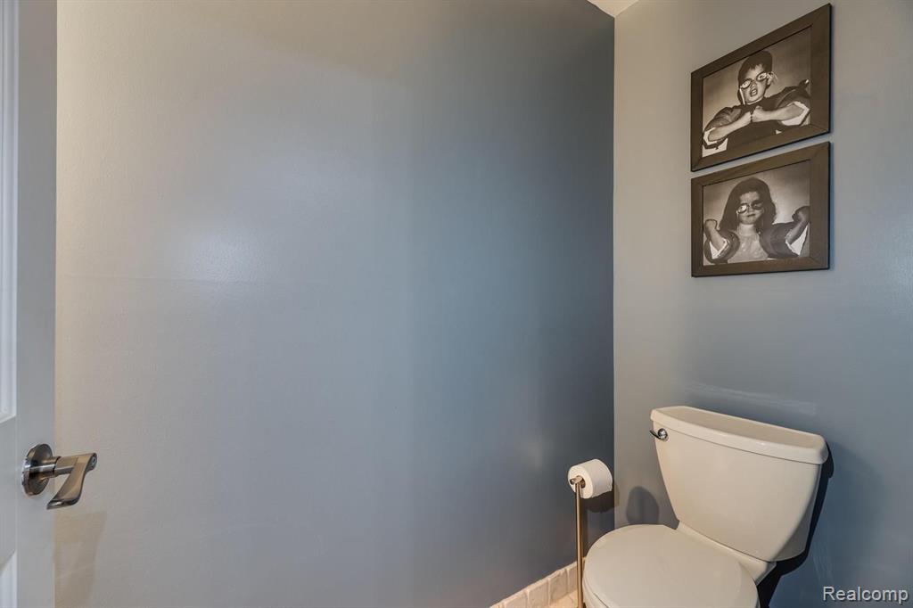 518 Barrington Road Grosse Pointe, MI 48230 - Photo 9 of 64