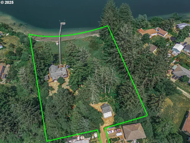 a view of a small yard