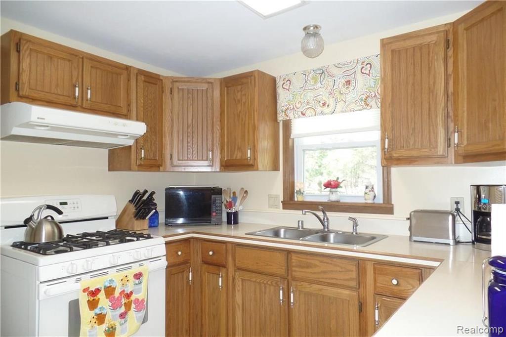 1876 Dutcher Road Howell, MI 48843 - Photo 14 of 24