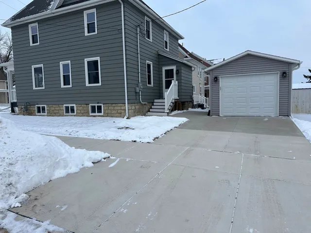 $324,900 | 325 West Maple Avenue, Beaver Dam, WI 53916