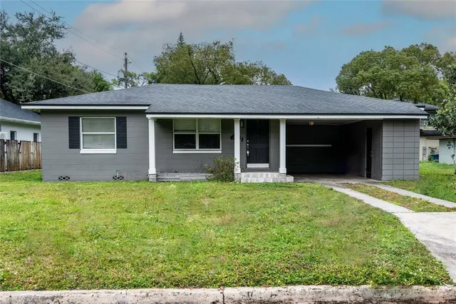 a view of a house with yard and front view of a house