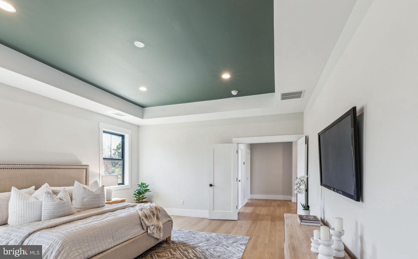 688 Cathcart Road Blue Bell, PA 19422 - Photo 48 of 81 White Oak hardwood flooring in master suite