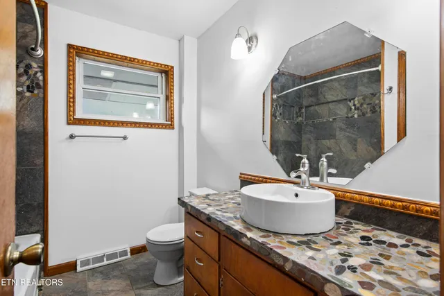 $298,500 | 328 Edgewood Drive, La Follette, TN 37766