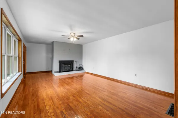 $298,500 | 328 Edgewood Drive, La Follette, TN 37766