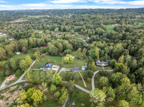 $298,500 | 328 Edgewood Drive, La Follette, TN 37766