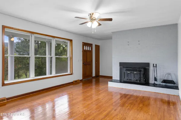$298,500 | 328 Edgewood Drive, La Follette, TN 37766