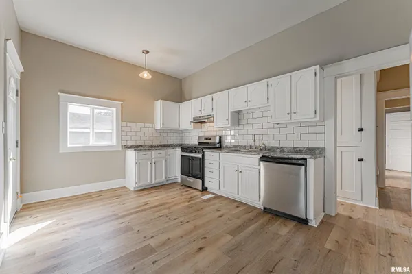 $215,000 | 929 Decatur Street, Lincoln, IL 62656