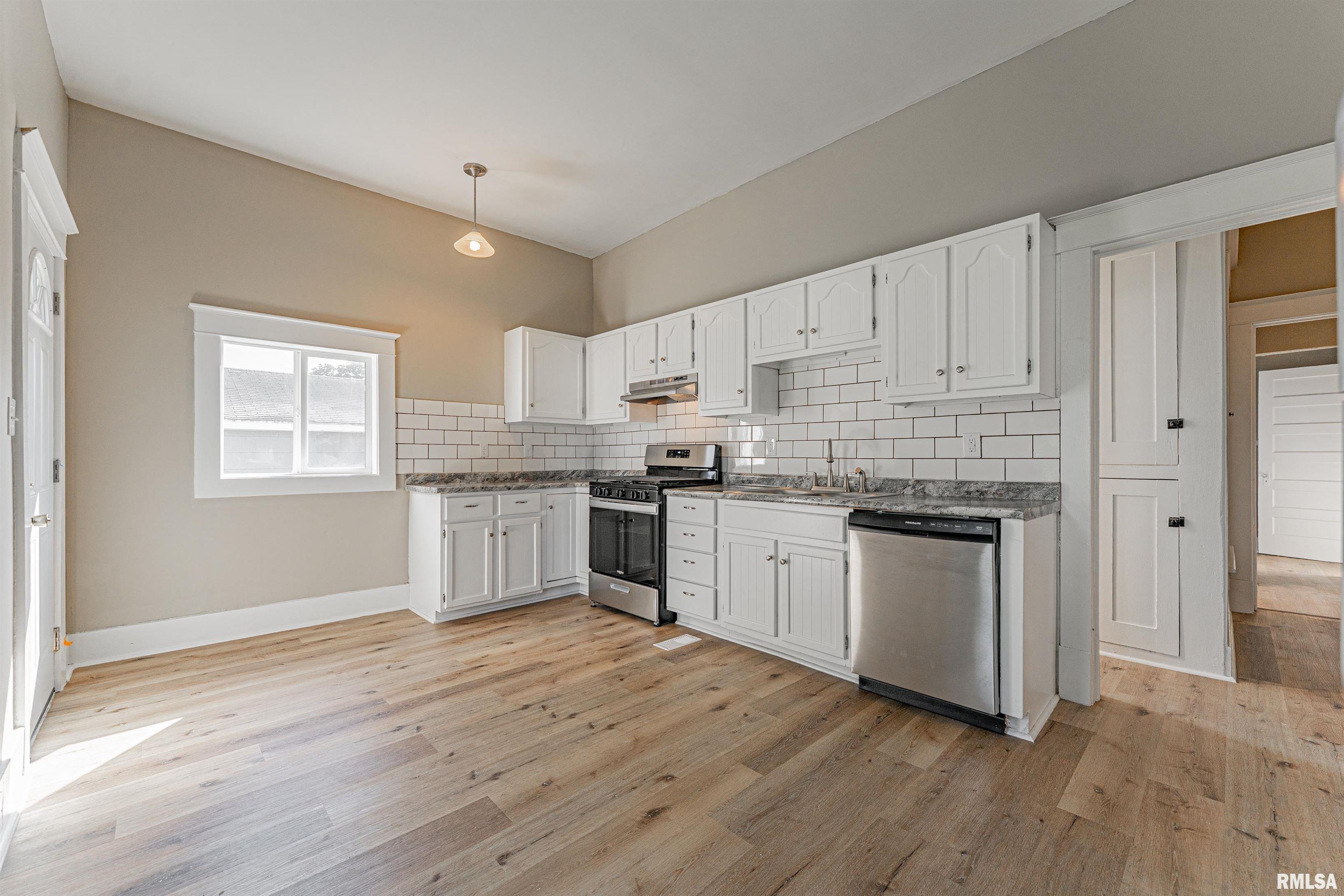 929 Decatur Street Lincoln, IL 62656 - Photo 12 of 28