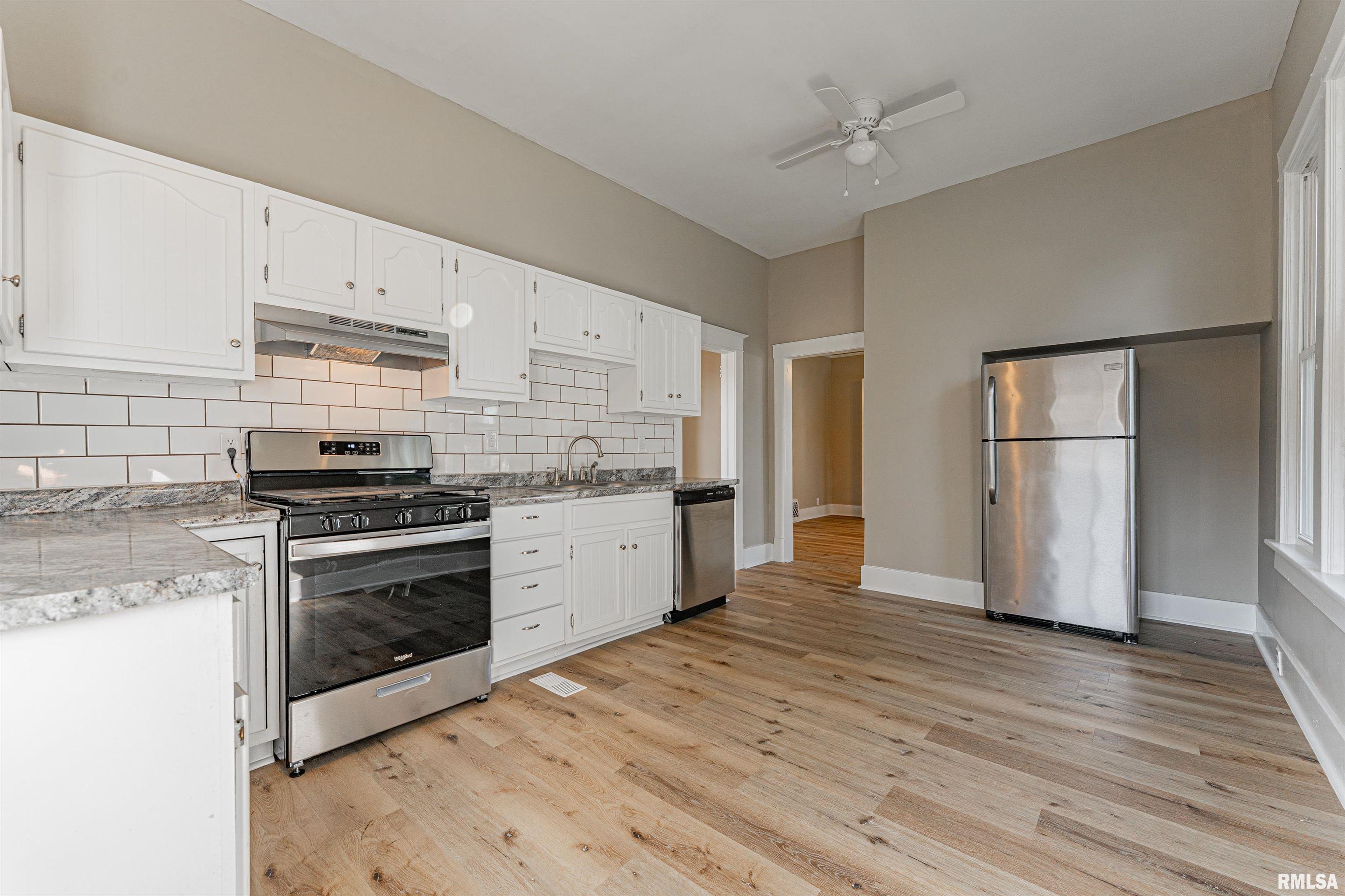 929 Decatur Street Lincoln, IL 62656 - Photo 12 of 29