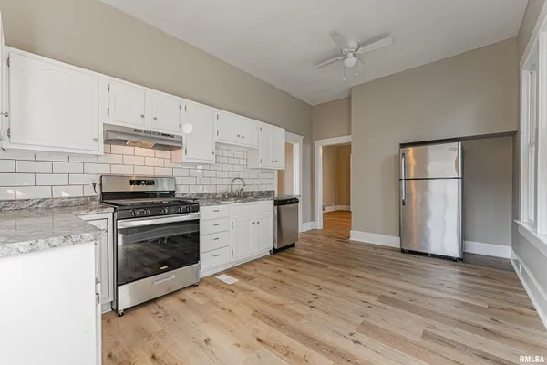 $215,000 | 929 Decatur Street, Lincoln, IL 62656