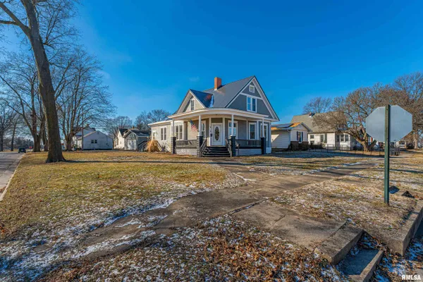 $215,000 | 929 Decatur Street, Lincoln, IL 62656