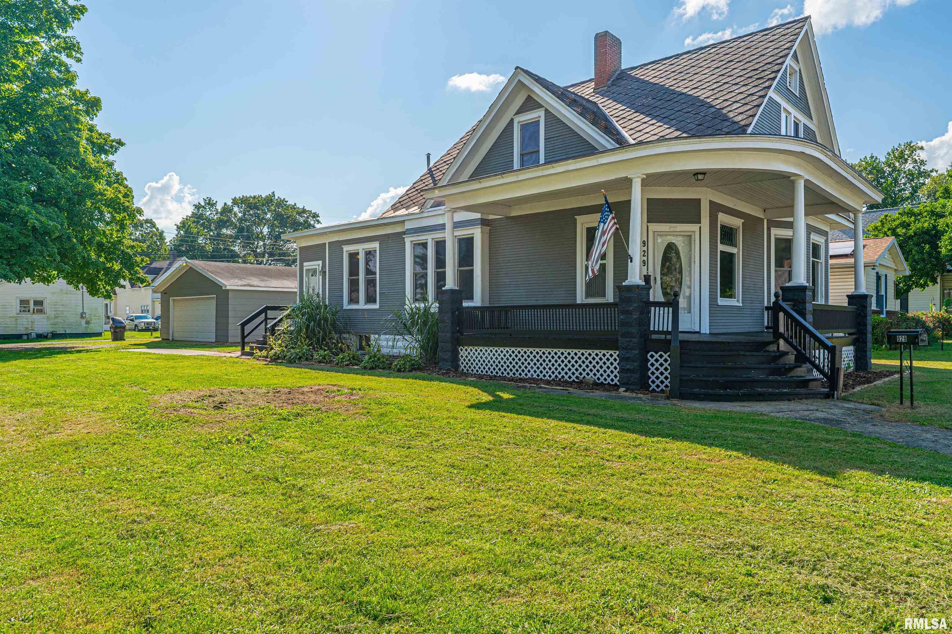 929 Decatur Street Lincoln, IL 62656 - Photo 2 of 29