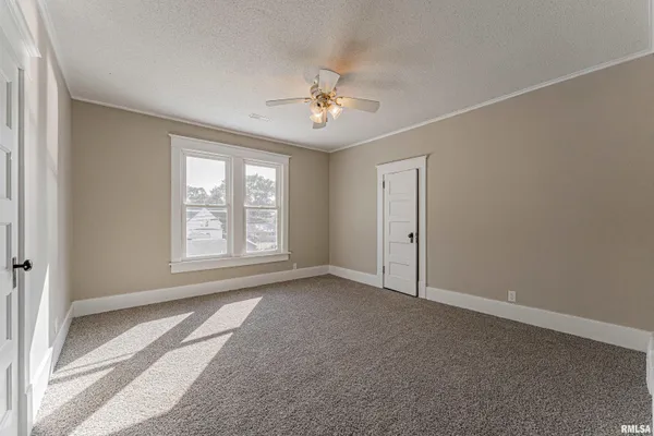 $215,000 | 929 Decatur Street, Lincoln, IL 62656
