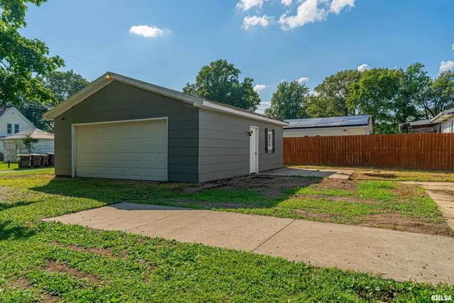 $220,000 | 929 Decatur Street, Lincoln, IL 62656