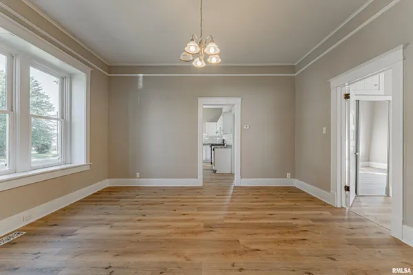 $215,000 | 929 Decatur Street, Lincoln, IL 62656