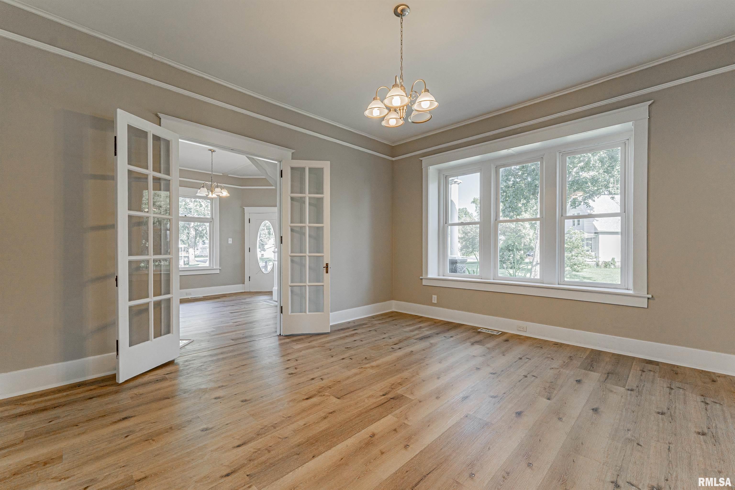 929 Decatur Street Lincoln, IL 62656 - Photo 9 of 29