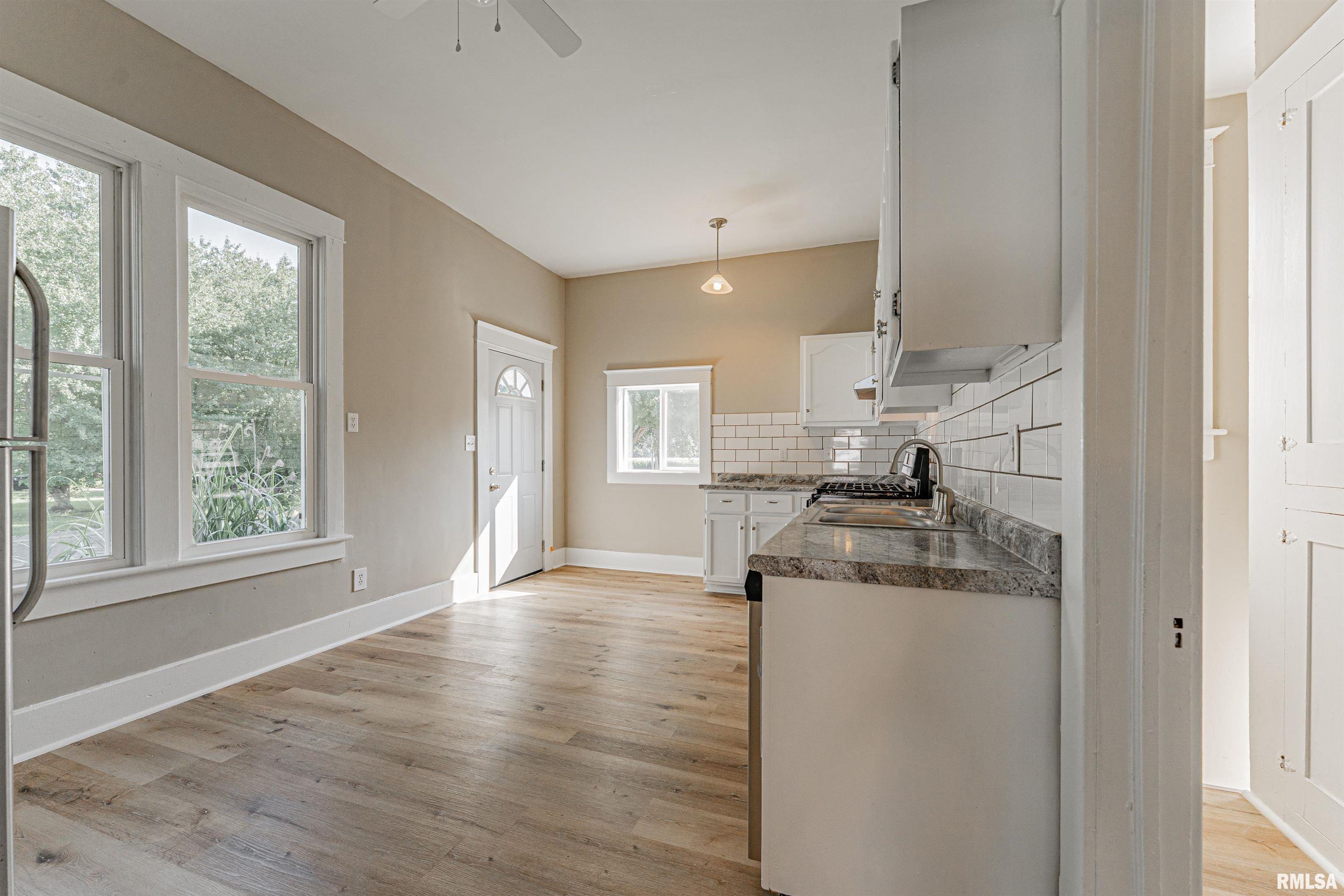 929 Decatur Street Lincoln, IL 62656 - Photo 10 of 29