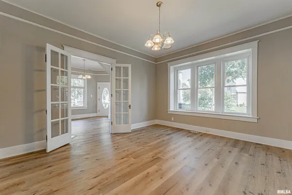 $215,000 | 929 Decatur Street, Lincoln, IL 62656