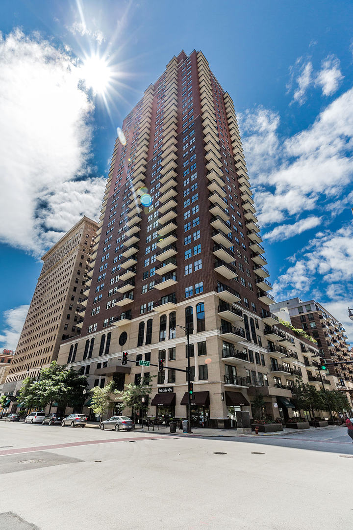 41 East 8th Street, Unit 1902 Chicago, IL 60605 - Photo 1 of 33